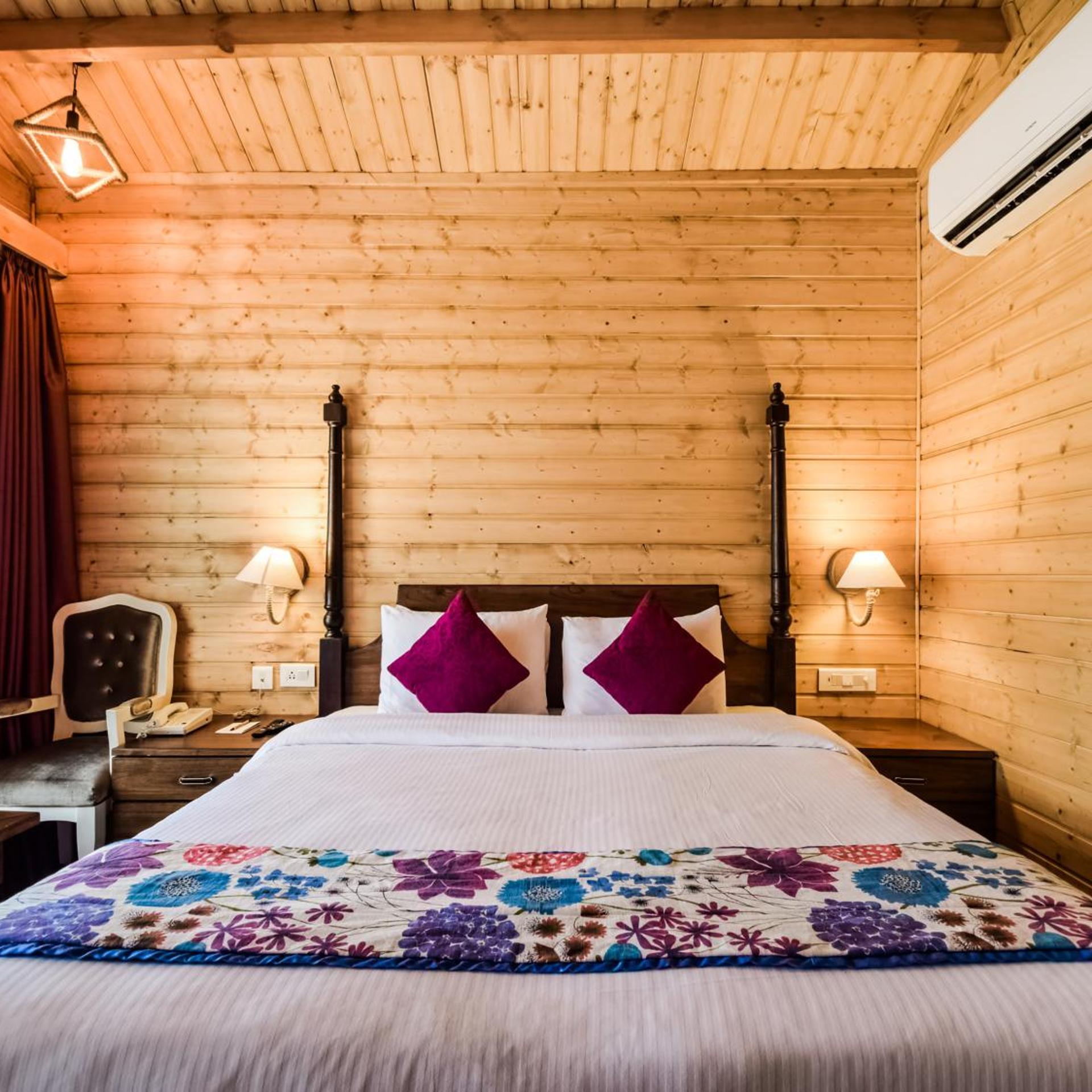 Swiss, Chalet, King Bed, Bathtub