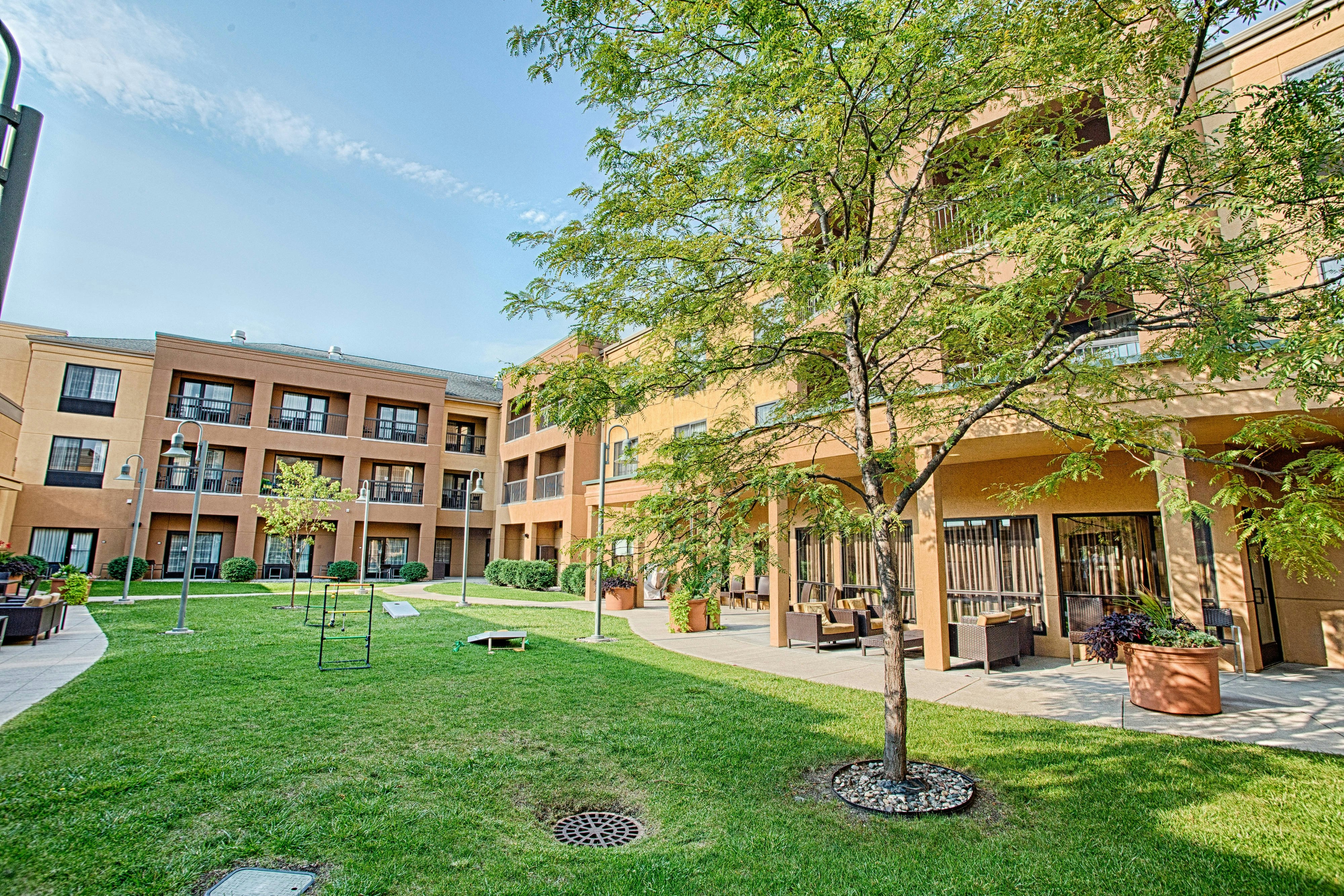 Courtyard Fargo Moorhead Mn 33/34