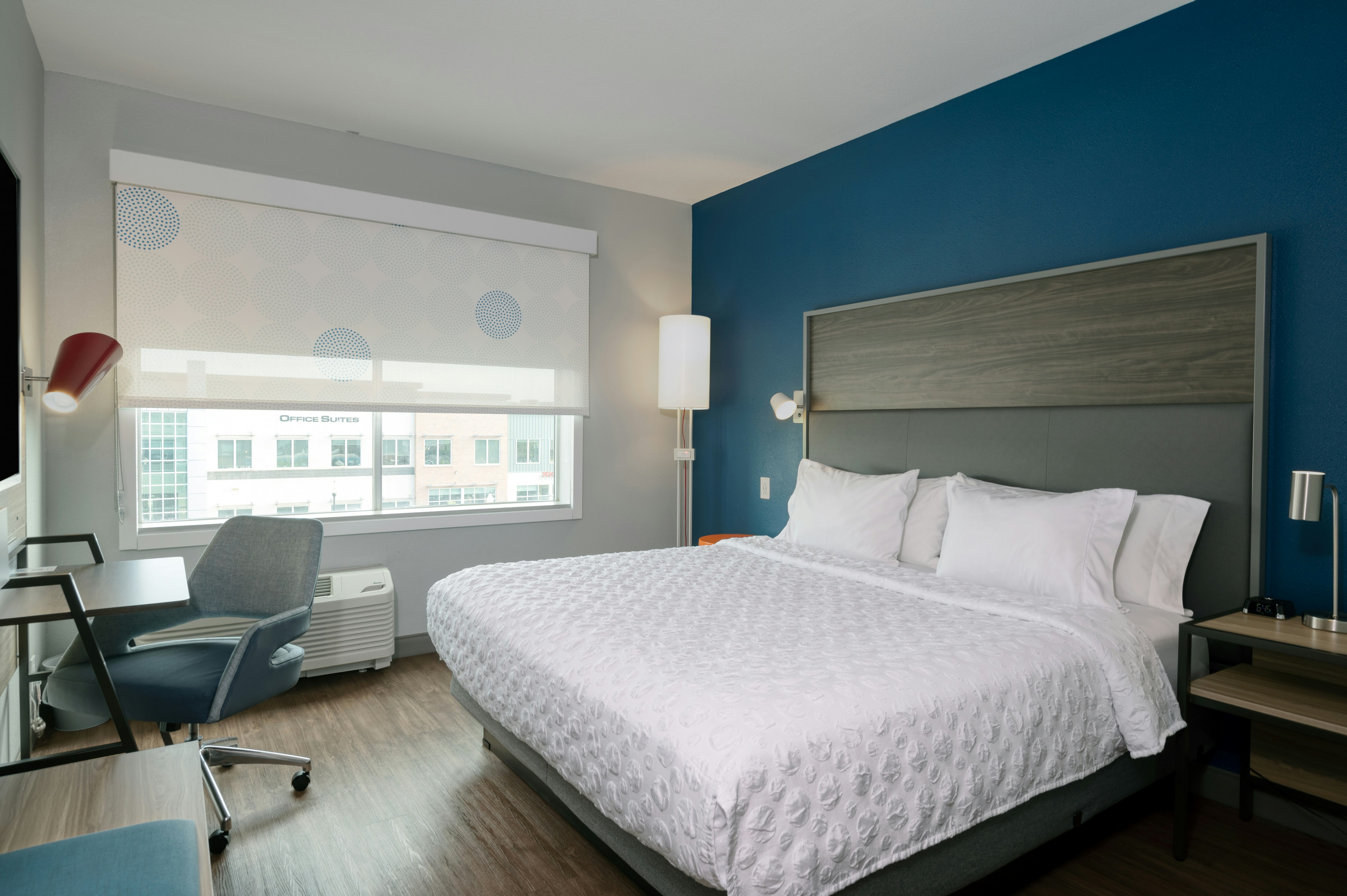 ROOM, KING BED