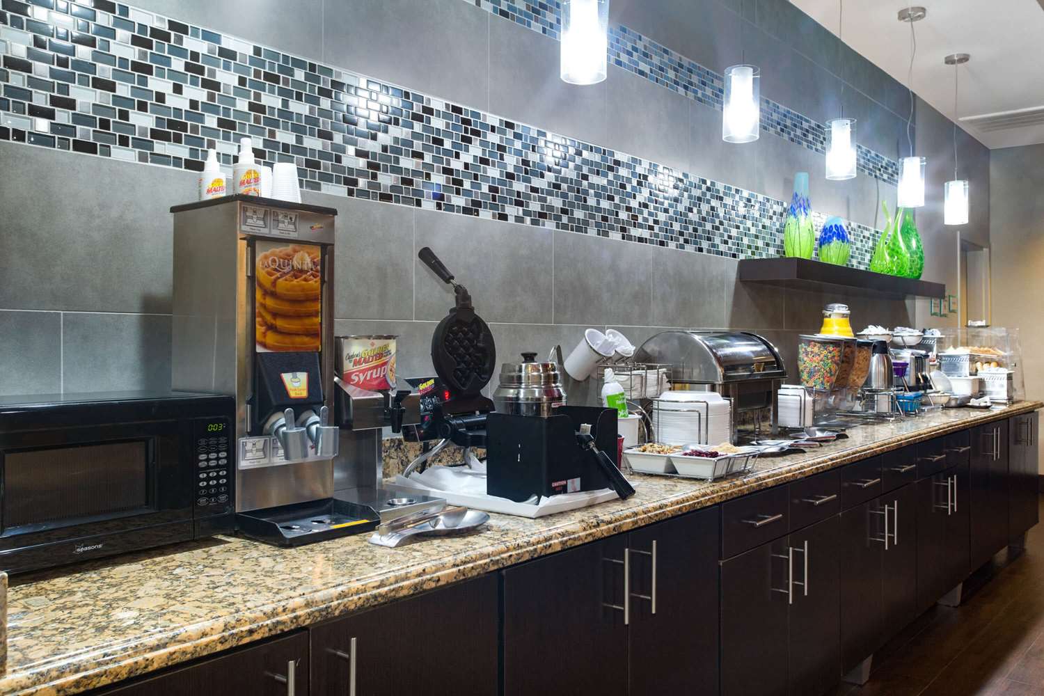 La Quinta Inn Suites Pearsall 29/56