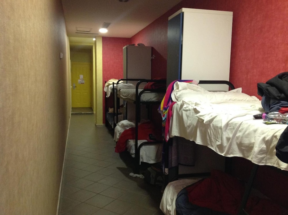 Youth Station Hostel 35/43