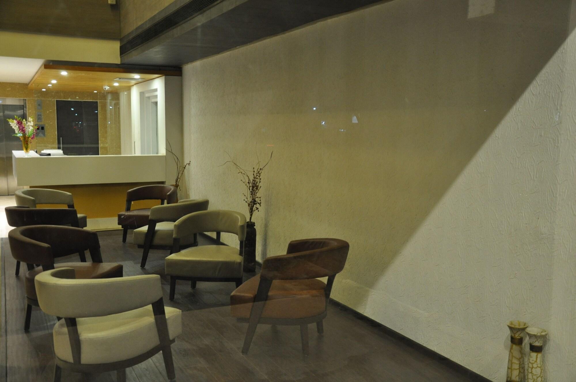 Pride Biznotel Manjusar (ex Mango Hotels Tansha Regal) 31/50