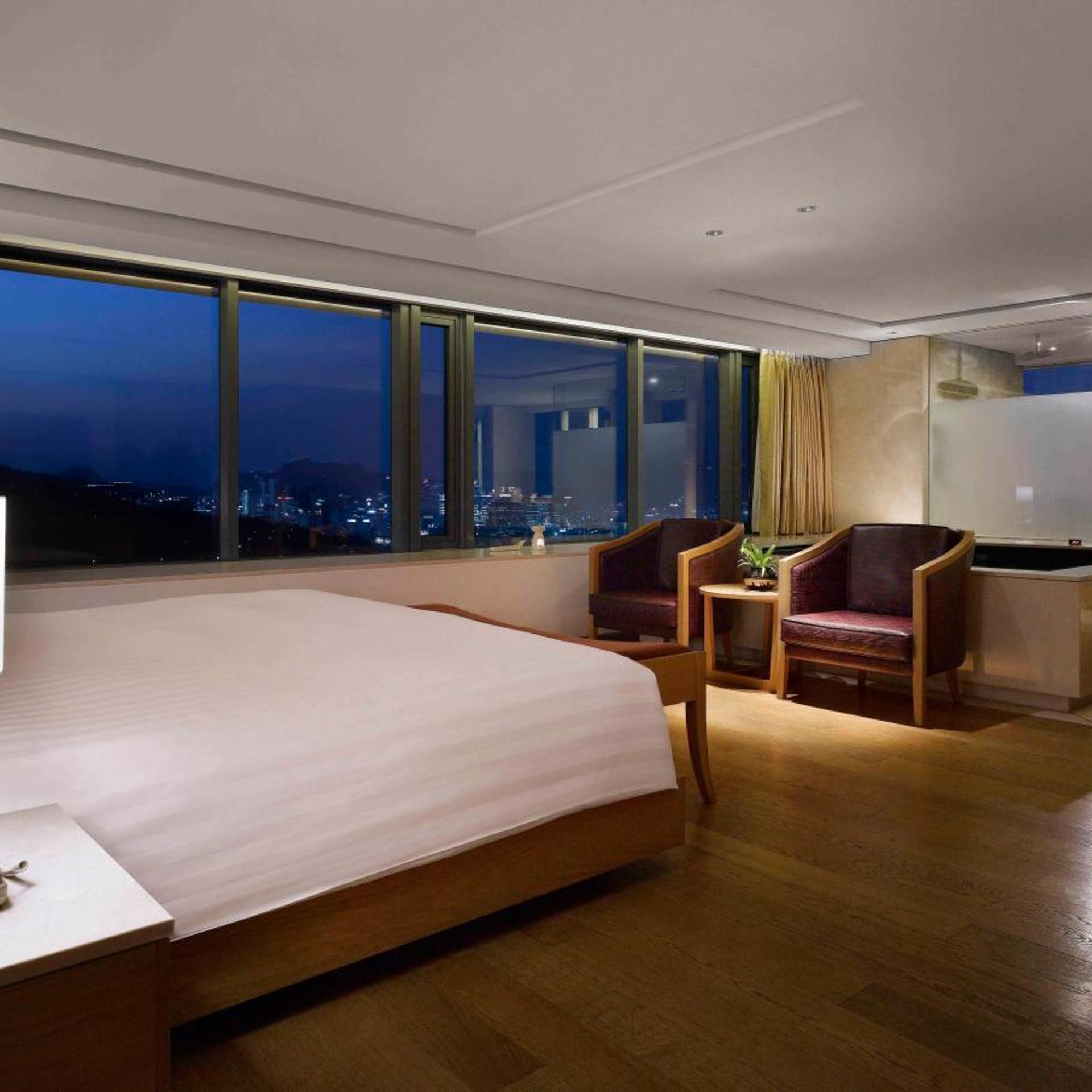 Interior, Pool, Namsan, Deluxe, with View, Lounge Access