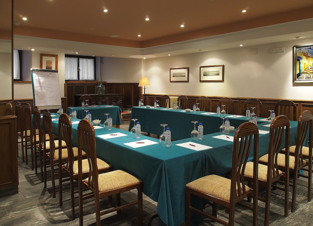Arias Hotel 23/38