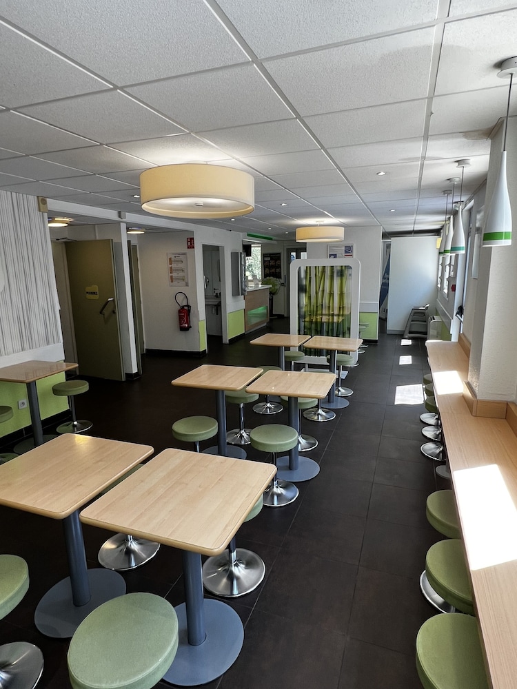 ibis budget Marseille Est Porte d'Aubagne 8/23