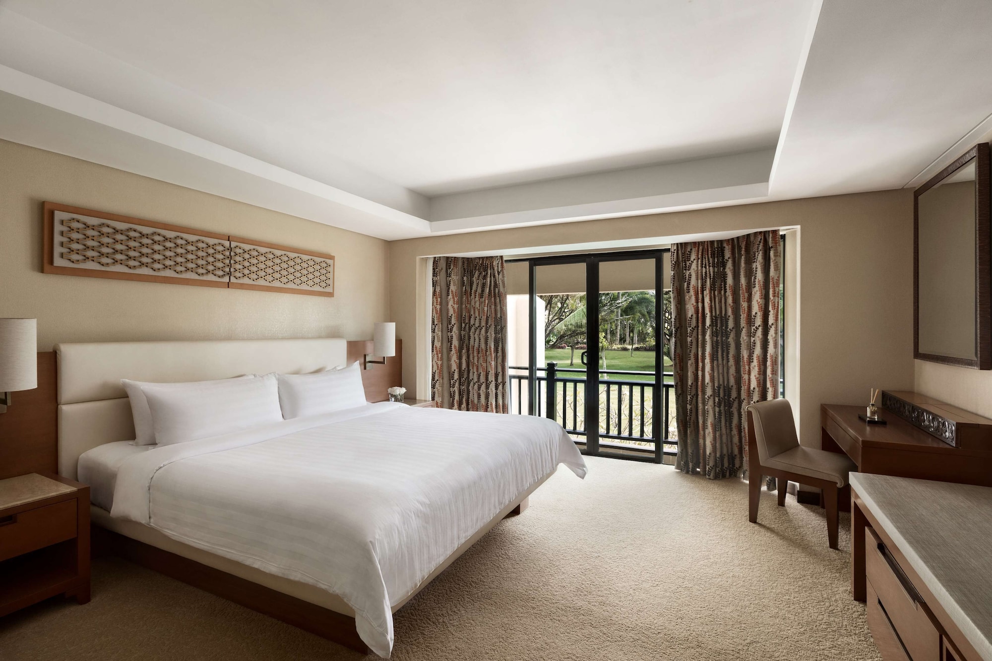 GARDEN, DELUXE, KING BED