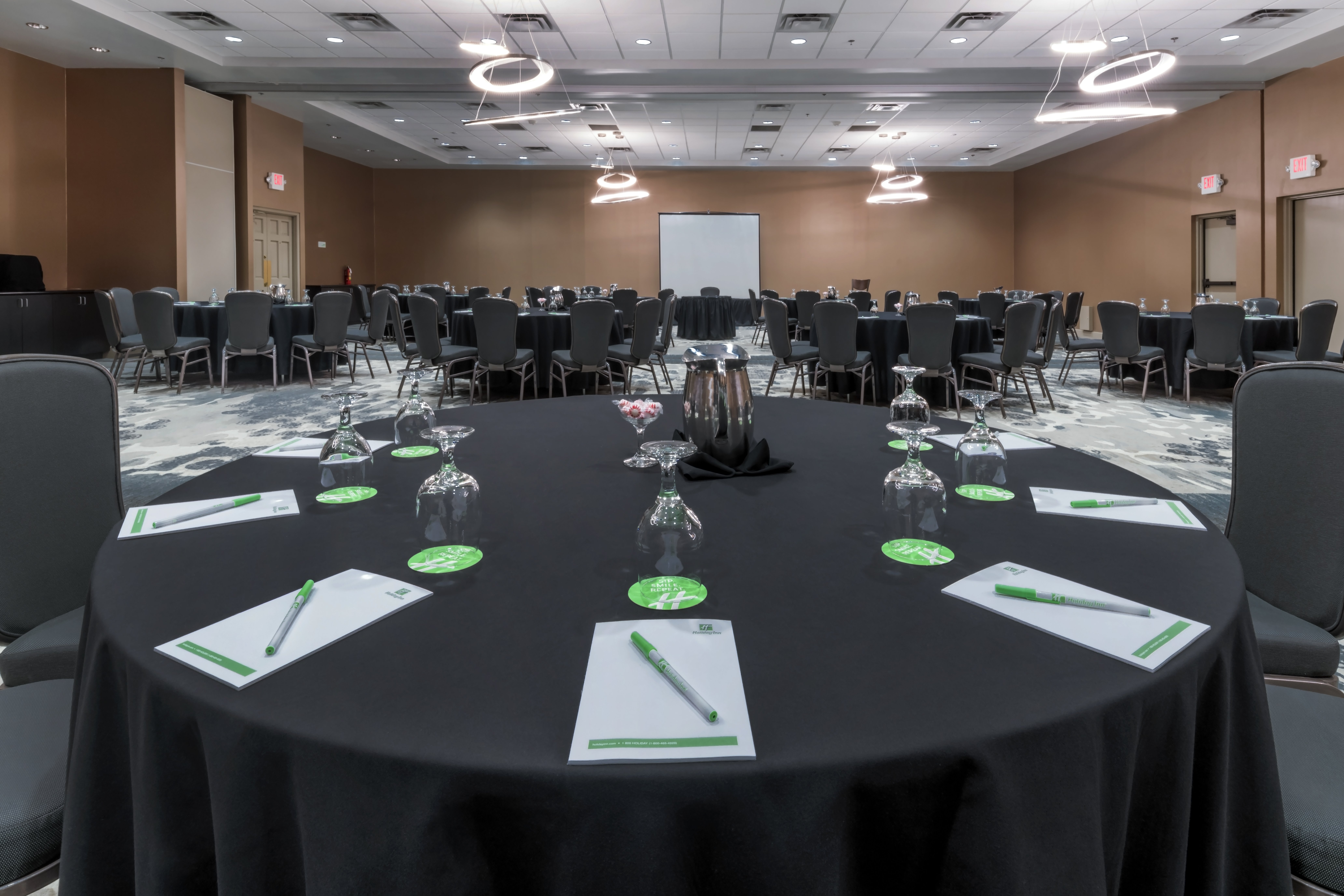 Holiday Inn Hotel And Suites Phoenix Airport North 68/86