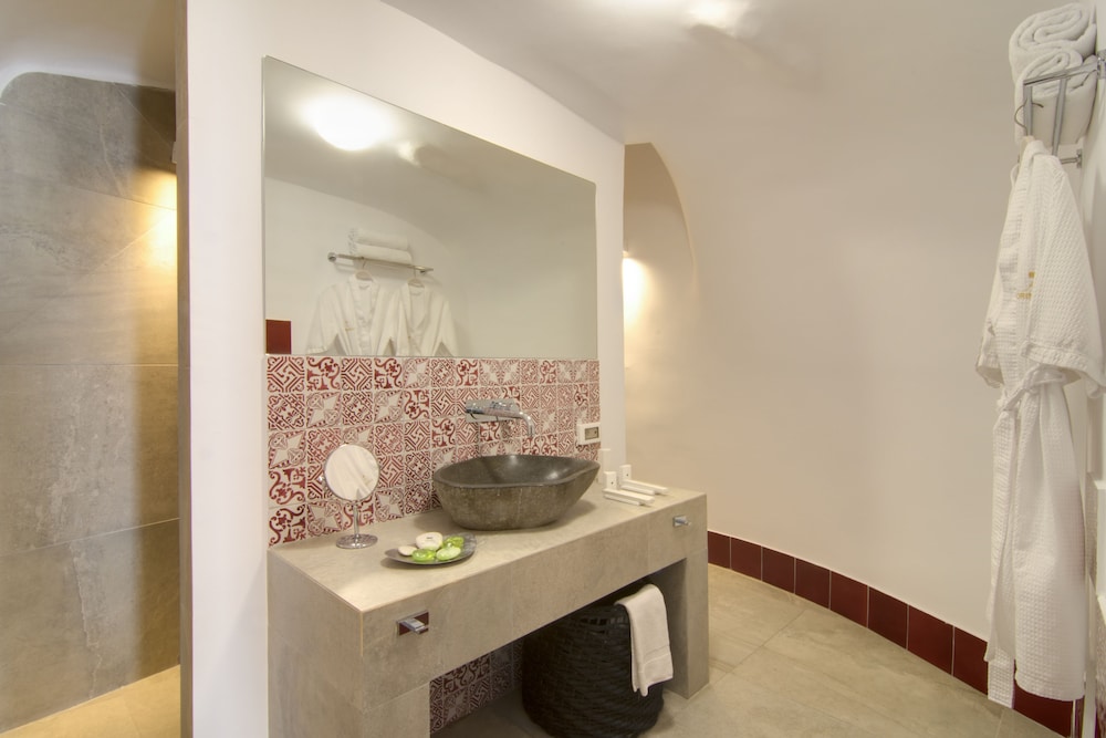 Santorini Secret Suites and Spa - Adults Only 48/50