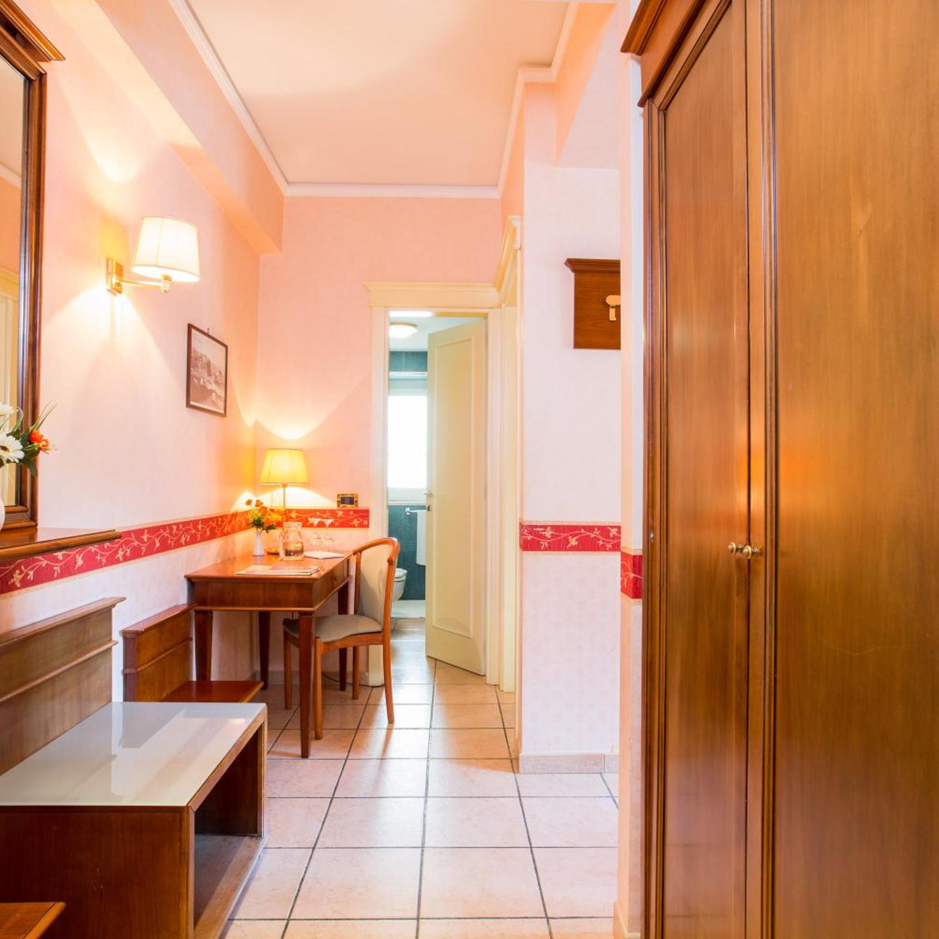 Hotel Santa Lucia 38/50