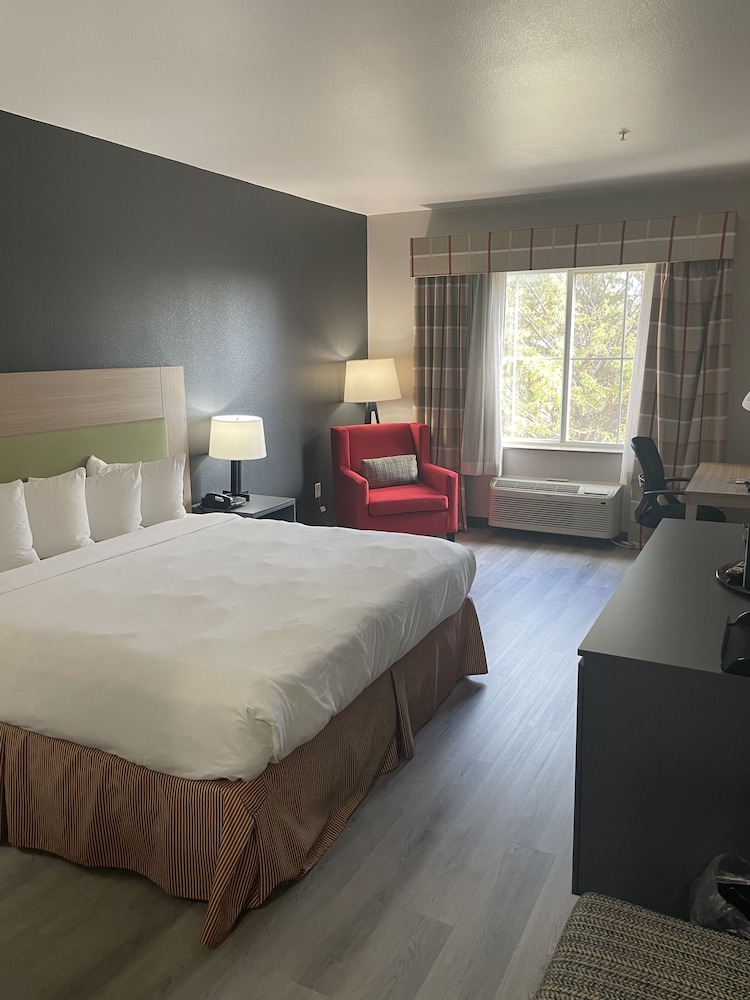 ROOM, KING BED