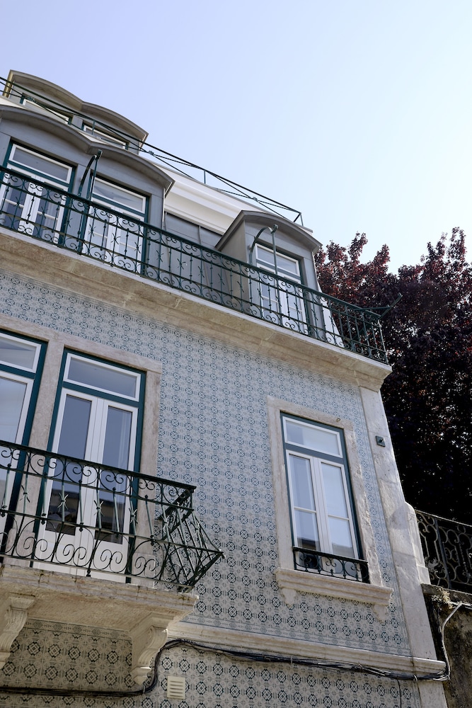 Dalma Flats 3/65