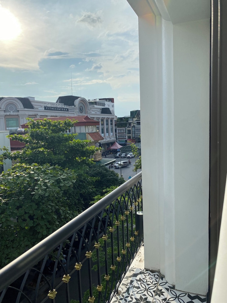 Aquarius Premium Hotel 39/49