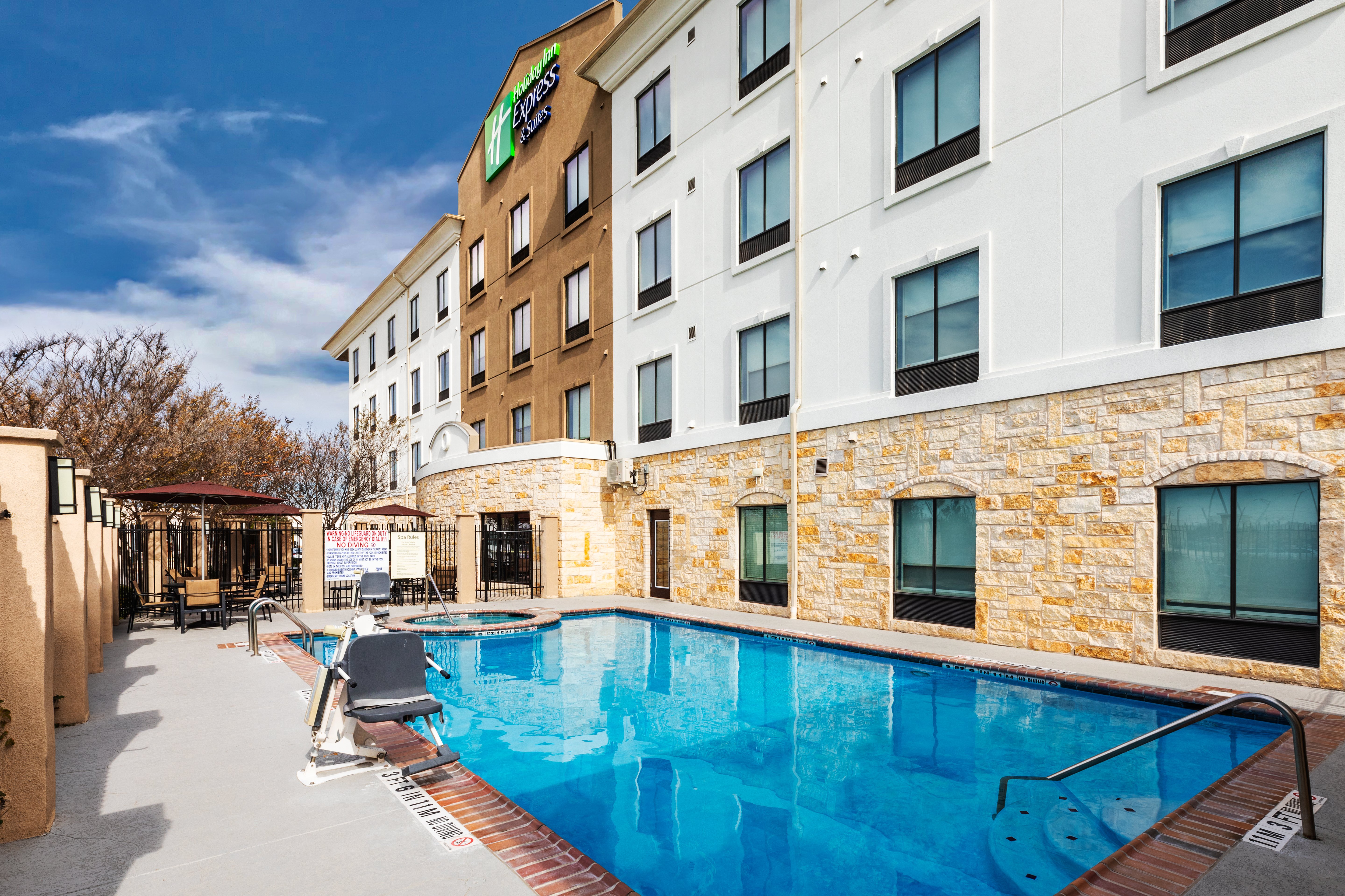 Holiday Inn Express Hotel And Suites Del Rio 7/37