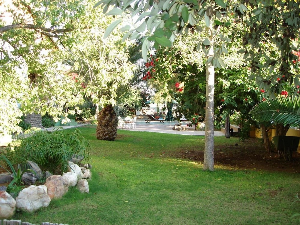 Corona Guest Farm 34/50