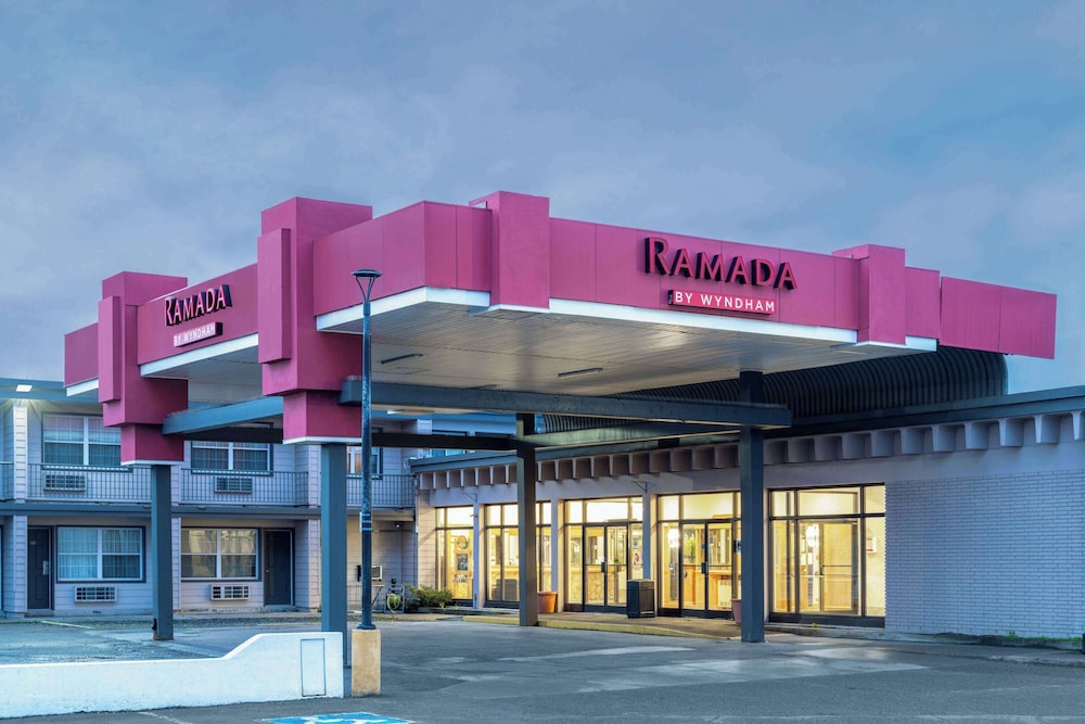 Ramada by Wyndham Thunder Bay Airlane Hotel 1/50