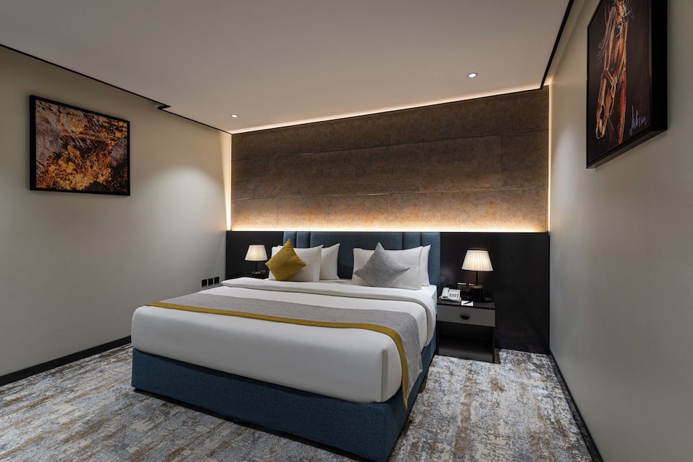 JUNIOR SUITE