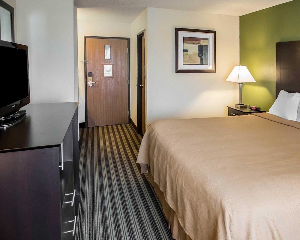Quality Inn Chesterton near Indiana Dunes National Park I 94 12/41