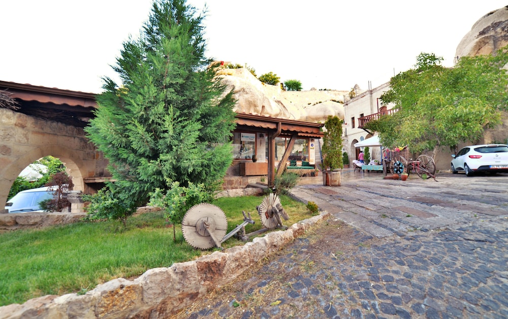 Grand Cave Suites 40/50