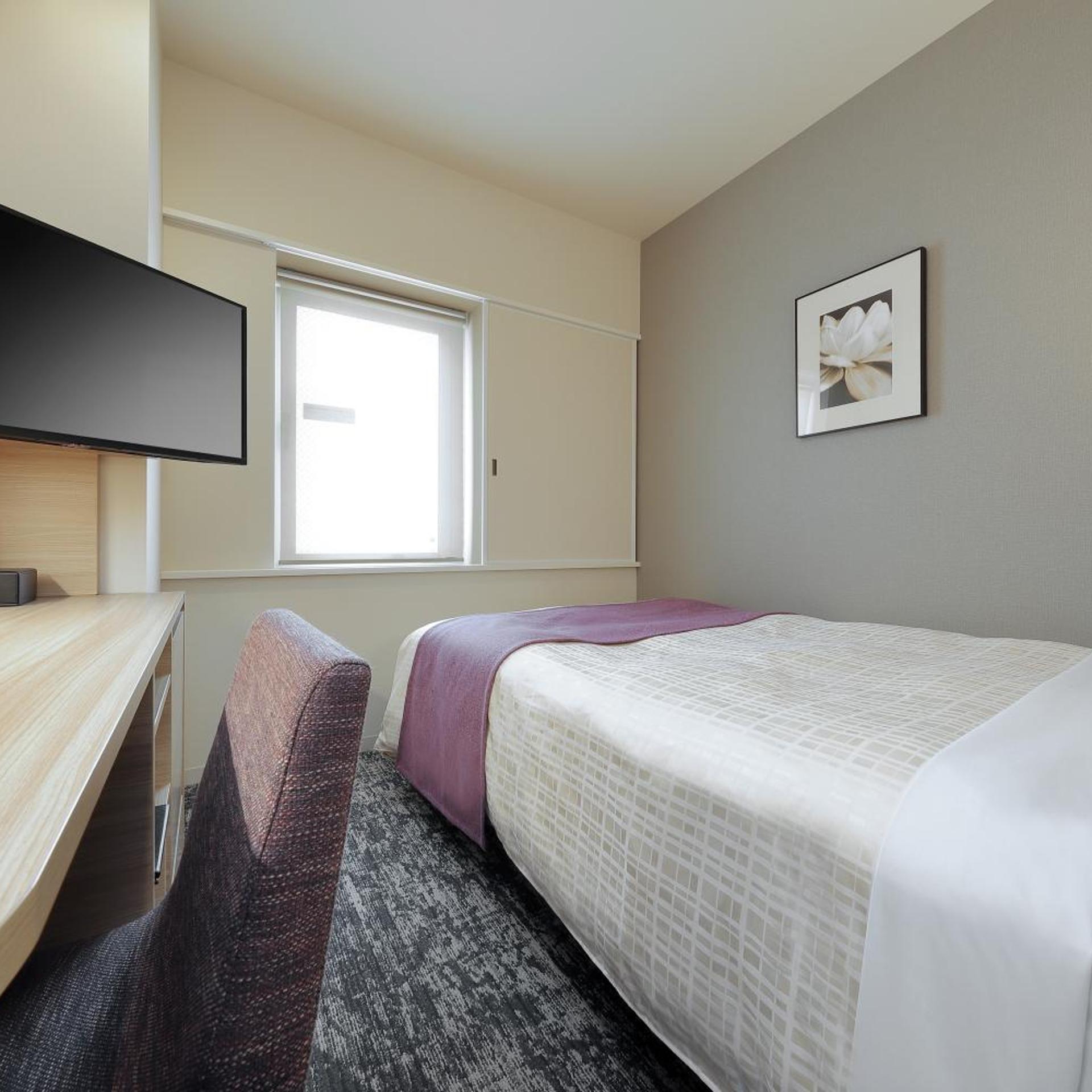 ROOM, SINGLE