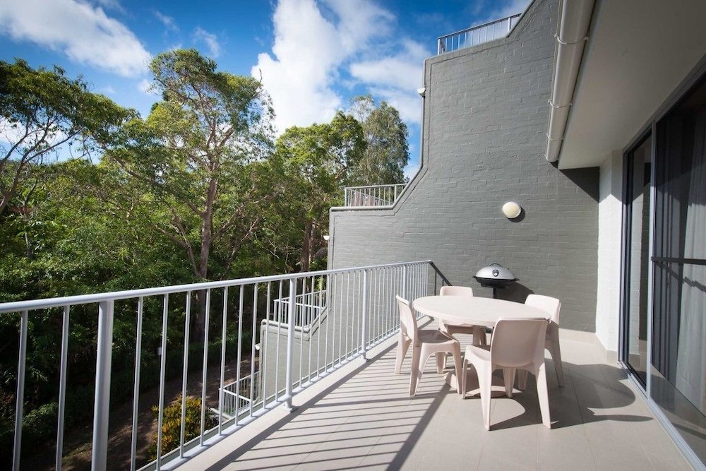 PALM COURT NOOSA 4/19