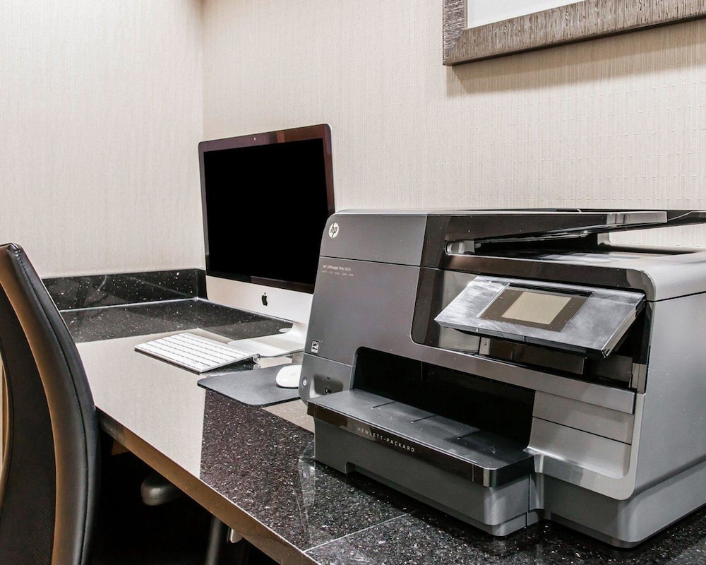 Quality Inn & Suites Warren - Detroit 21/43