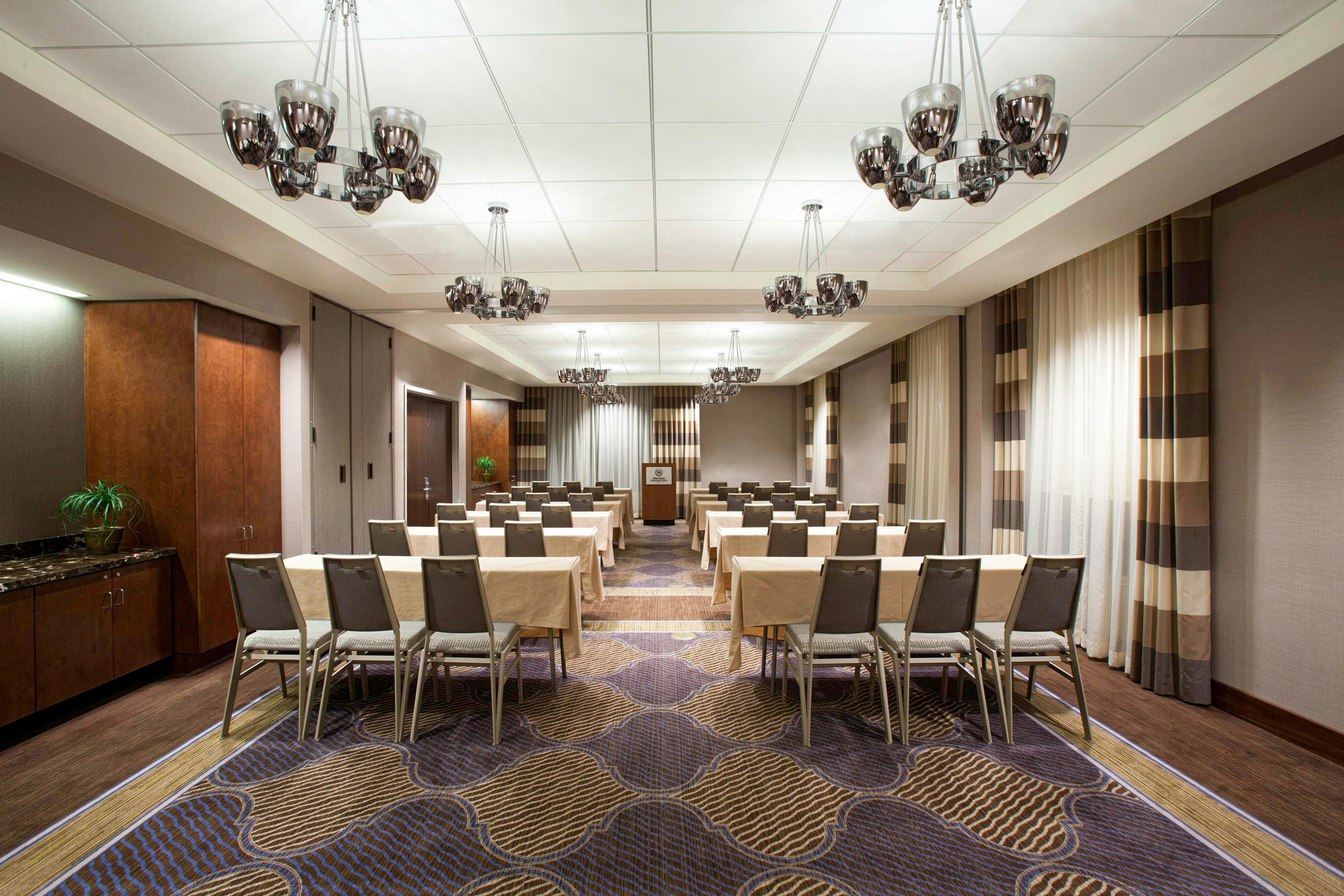 Sheraton Pittsburgh Airport Hotel 6/18