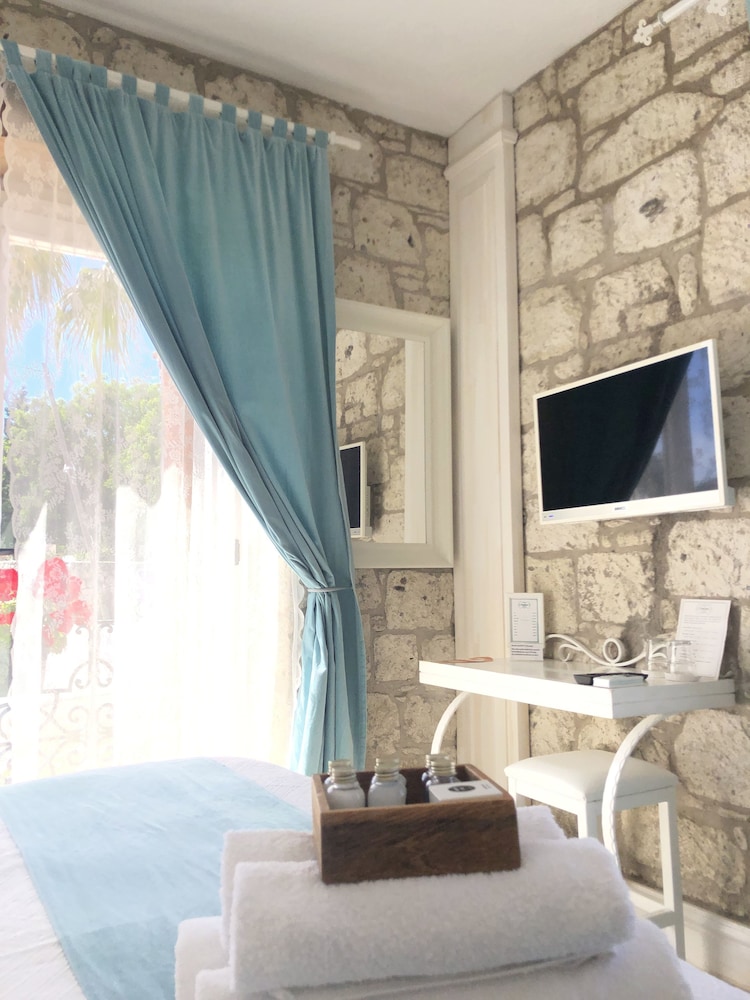 Vodina Hotel 27/50