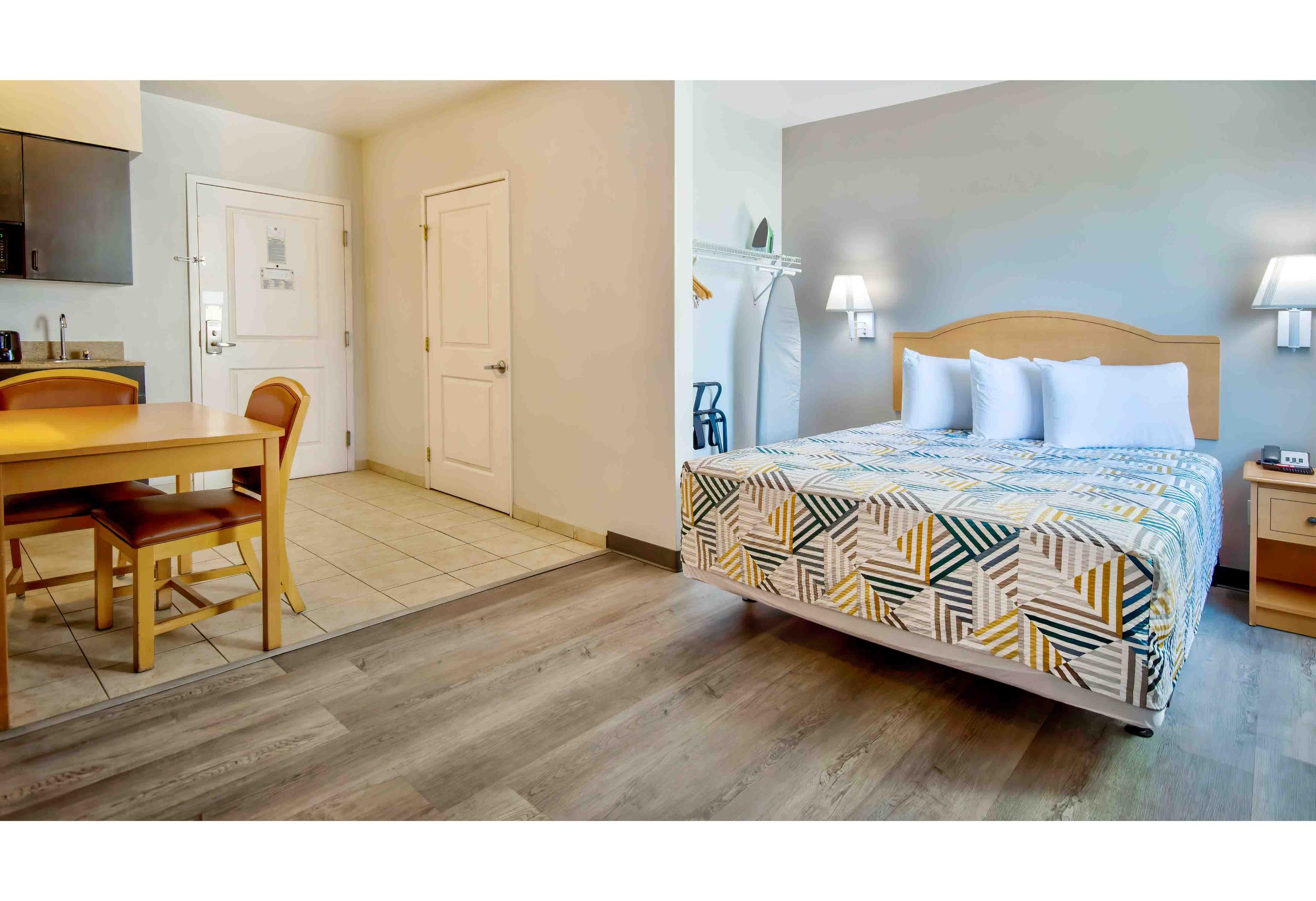 Room, Queen Bed, Smoking