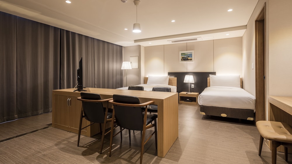 The First Stay Hotel 41/42