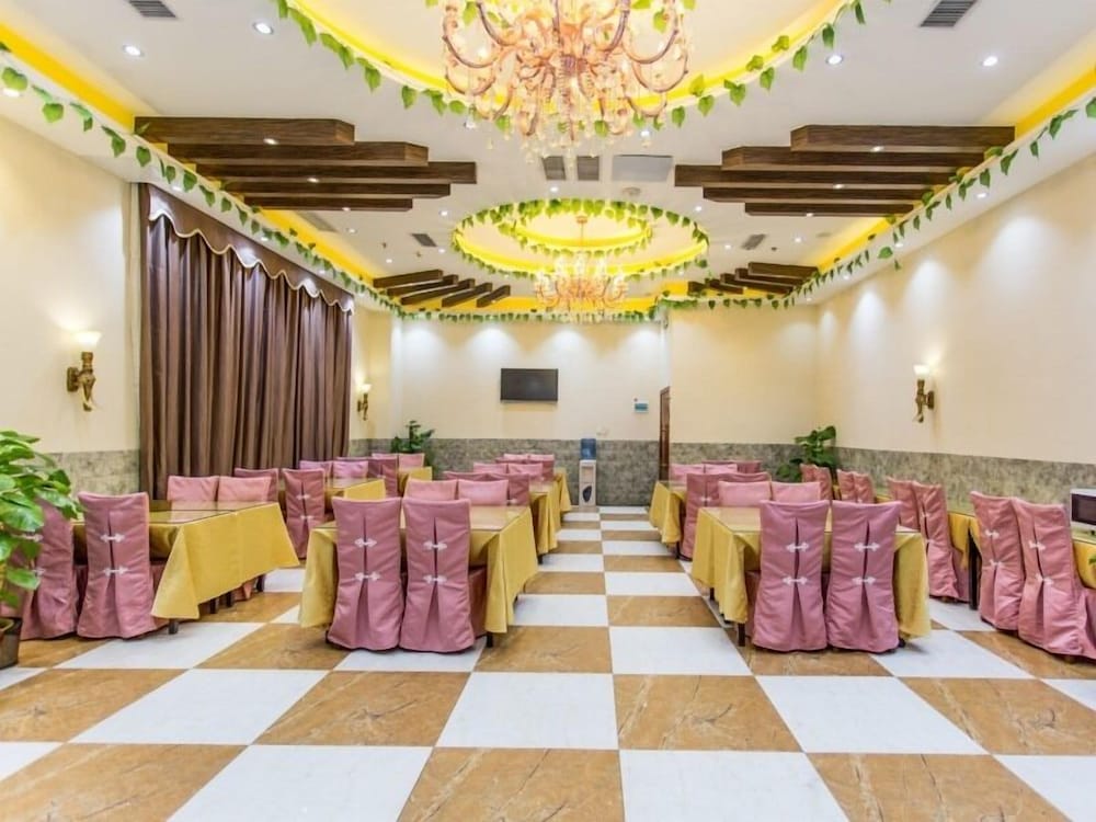 Greentree Inn Guangzhou Chimelong Paradise Yuangang Metro Station Hotel 17/26