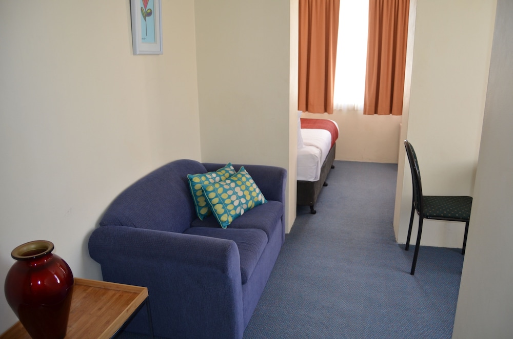 Devere Hotel 32/53