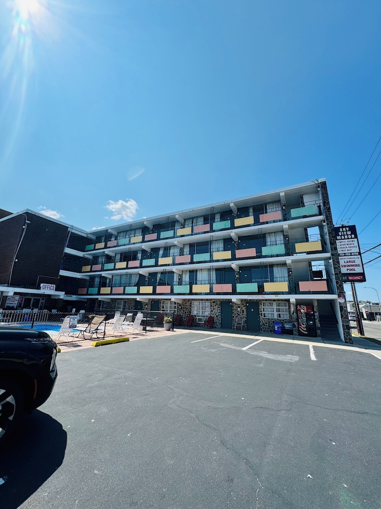 Skyview Manor Motel 2/54