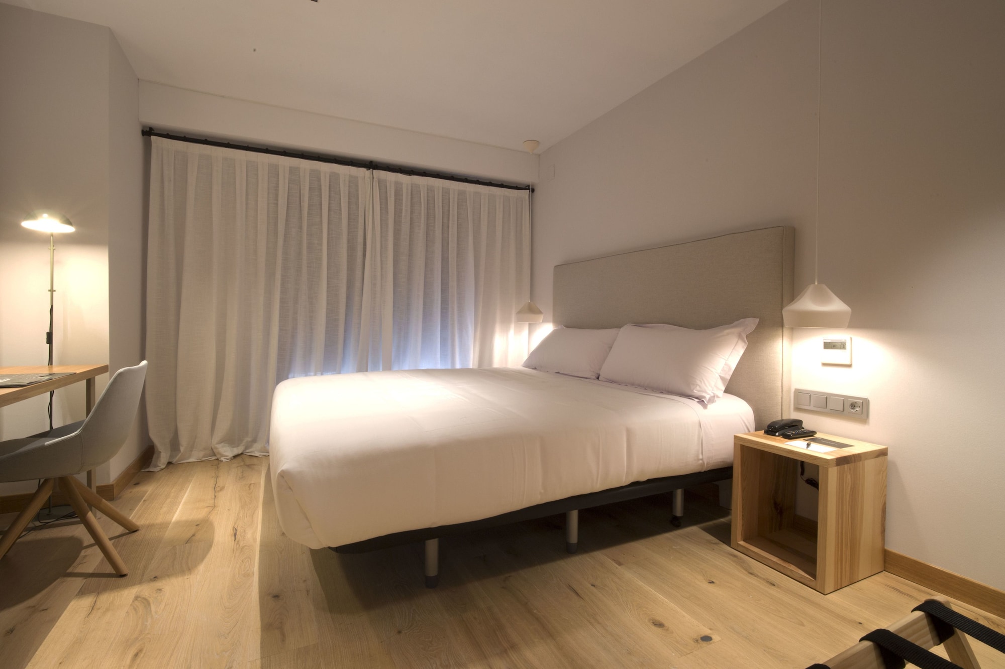 ROOM, SINGLE, DOUBLE BED