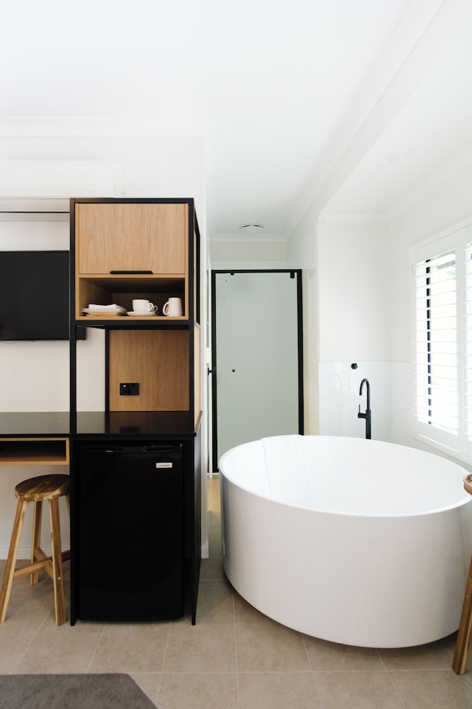 Chimes Spa Retreat 50/50
