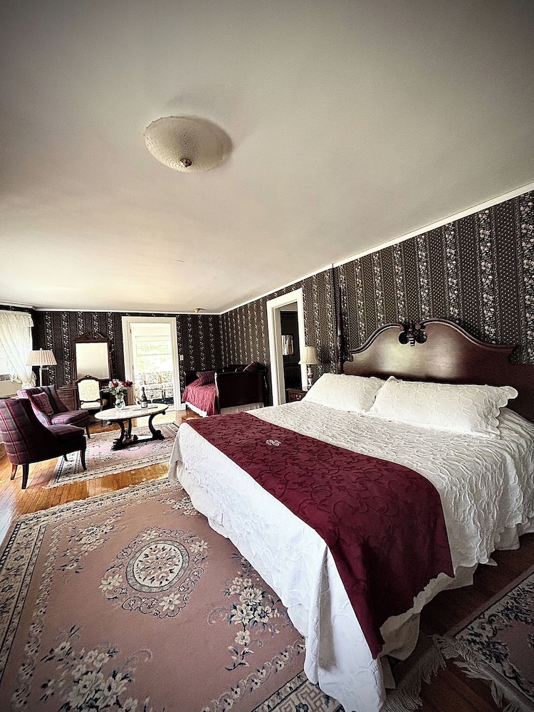 Master, Premium, Suite, King and Double Bed, Courtyard View، Blackberry River Inn 2/5