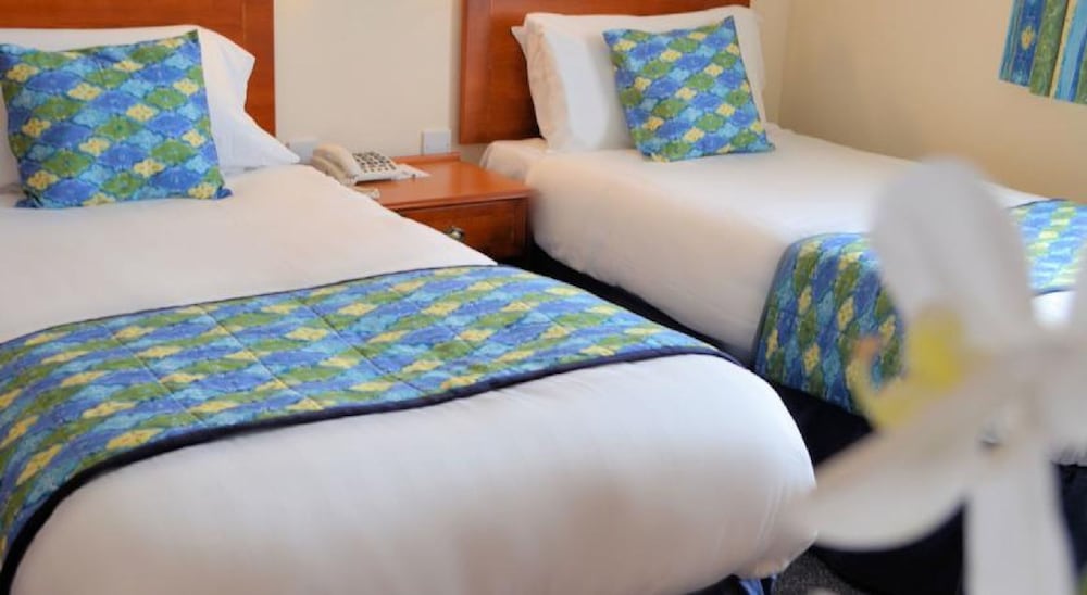 Heights Hotel 40/50