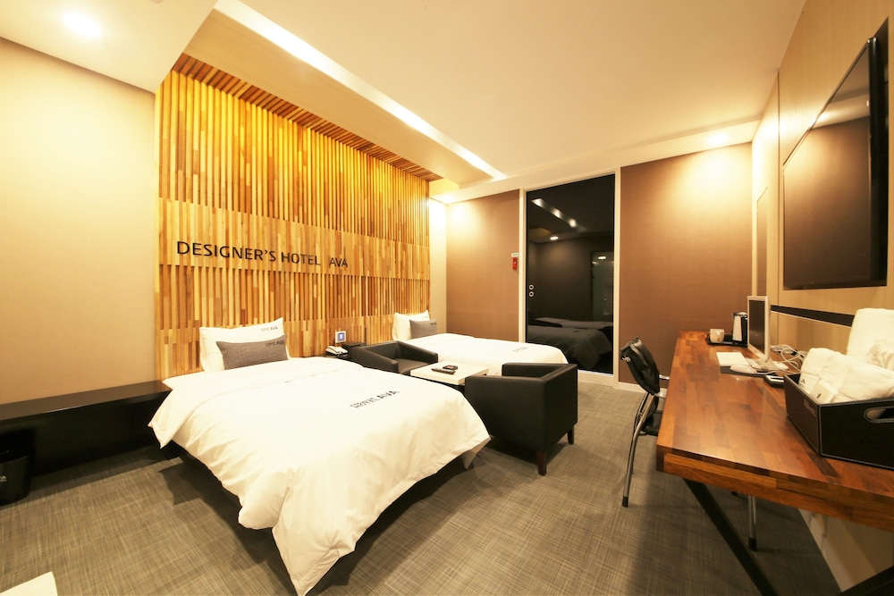 DELUXE, TWIN BEDS