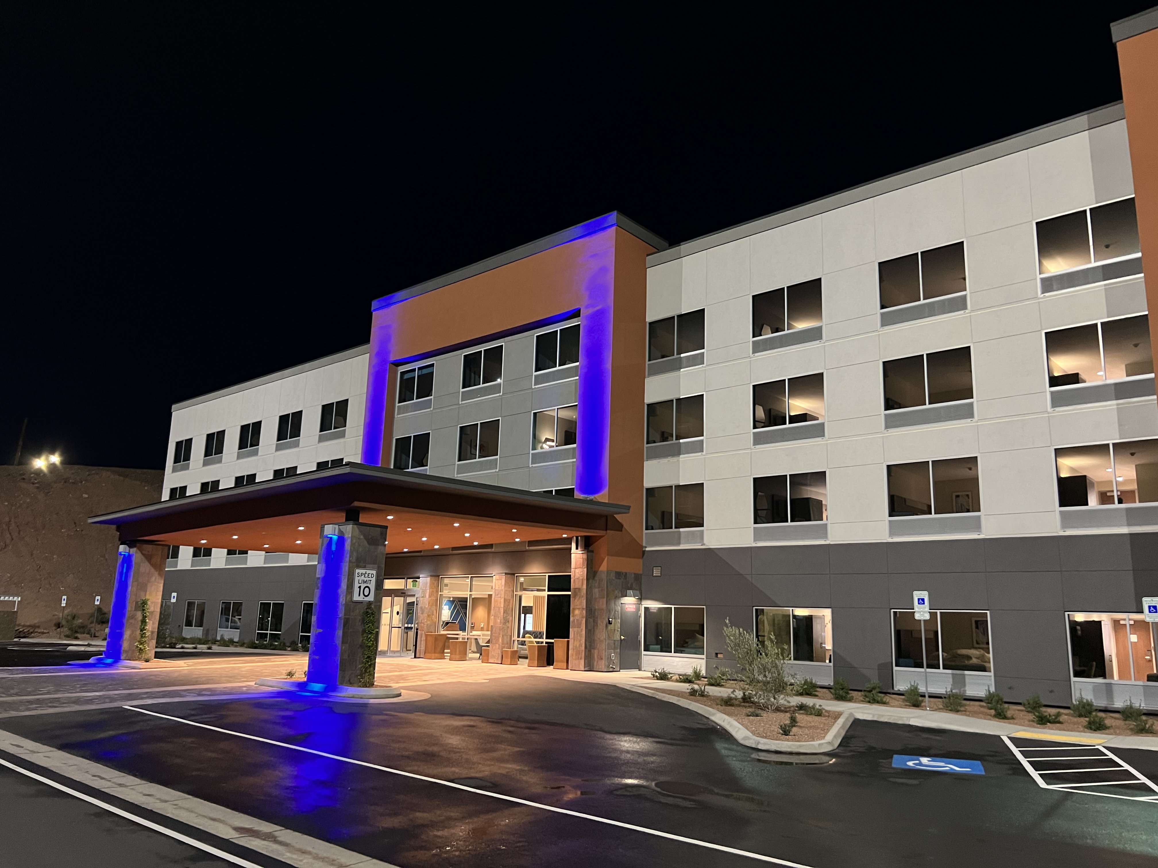 Holiday Inn Express & Suites - Henderson South - Boulder City, an IHG Hotel 1/26