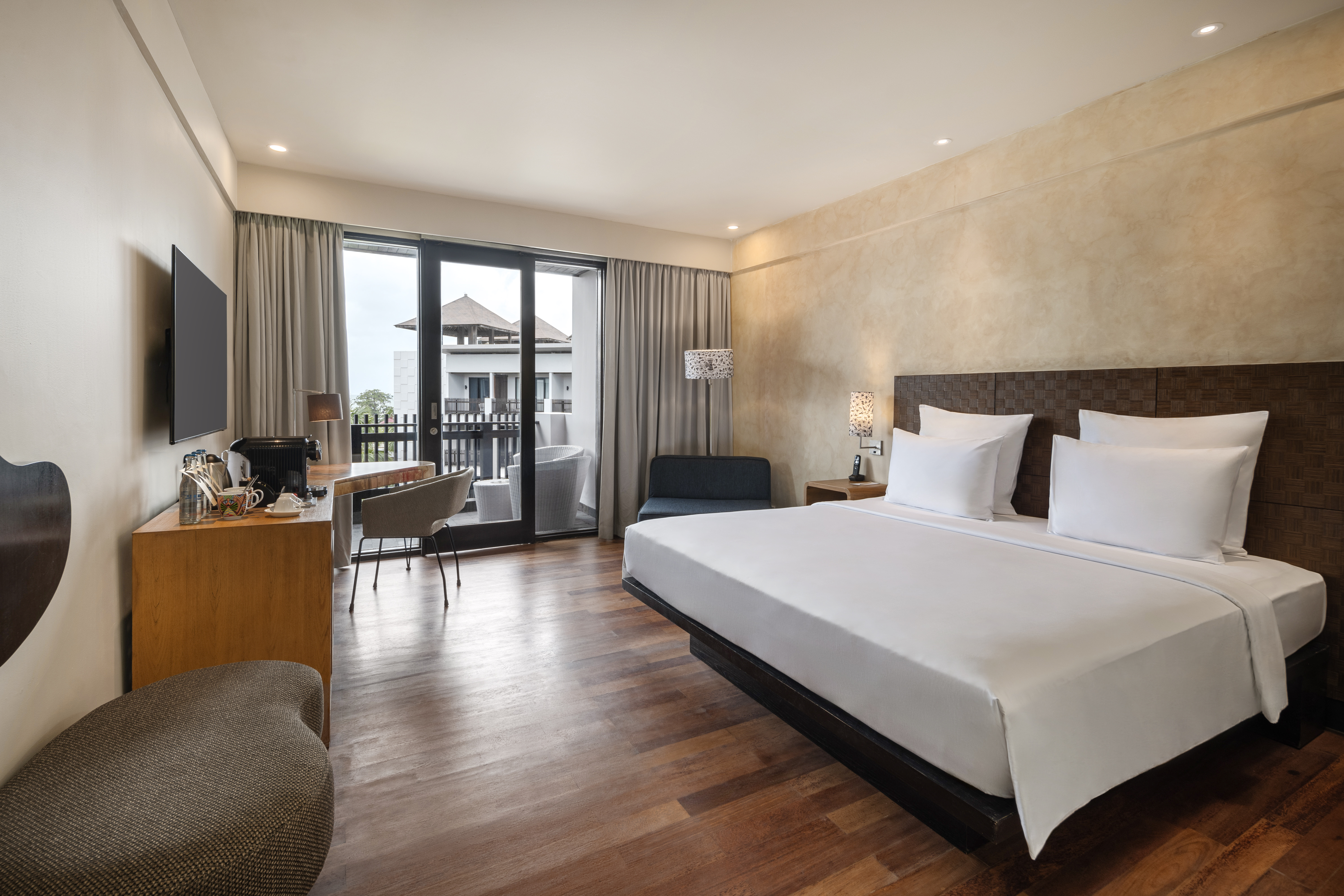 FAMILY SUITE, JUNIOR SUITE, KING AND TWIN BEDS, GARDEN VIEW