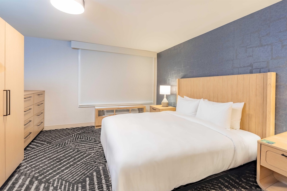Hyatt House Portland Airport 16/50