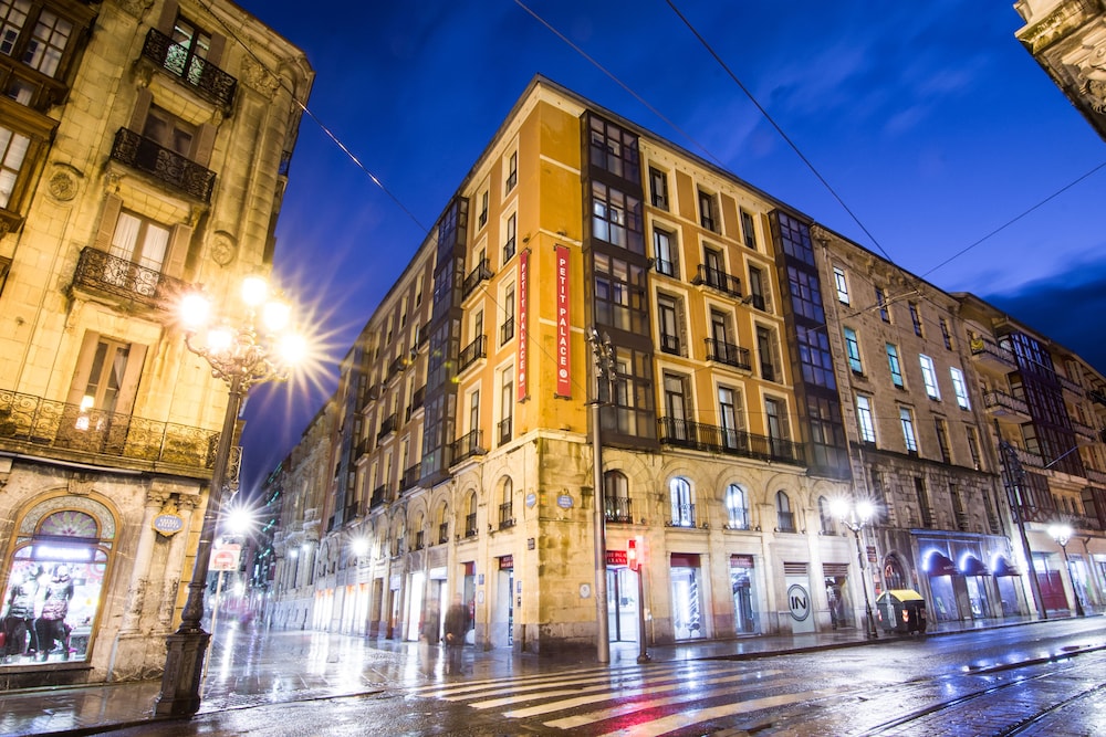 Petit Palace Arana 2/50