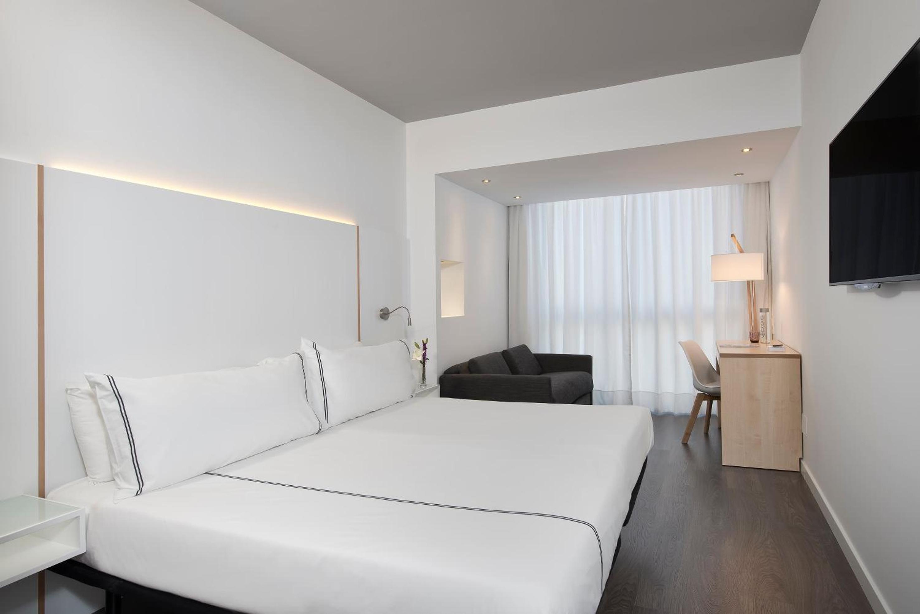 Town House, King and Twin Beds