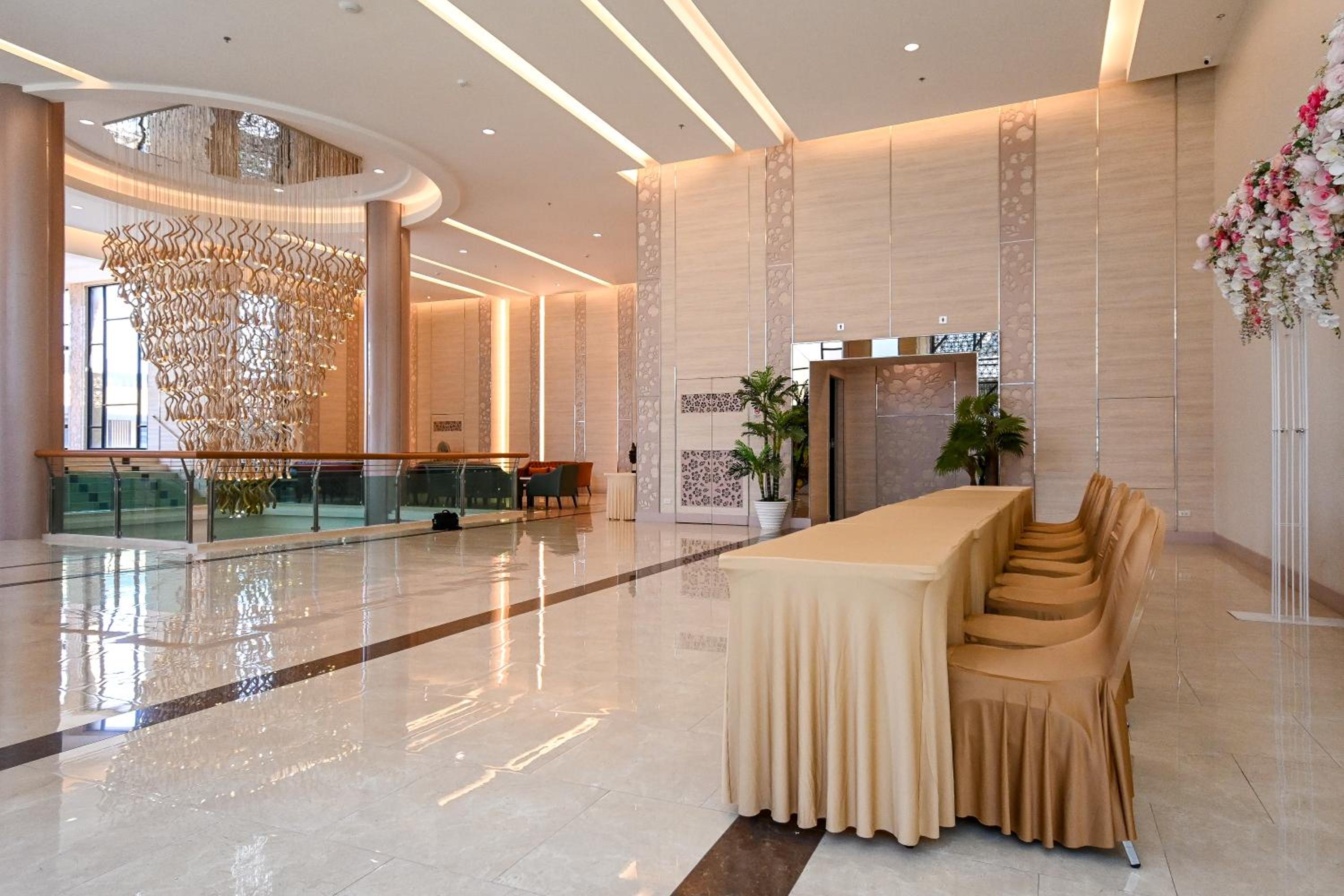 Golden Sea Hua Hin Hotel 16/65