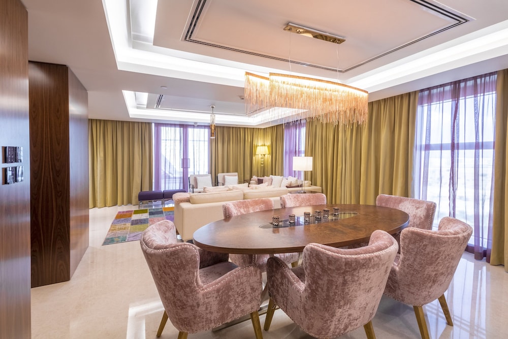 Crowne Plaza Muscat Oman Convention and Exhibition Centre (OCEC) 62/76