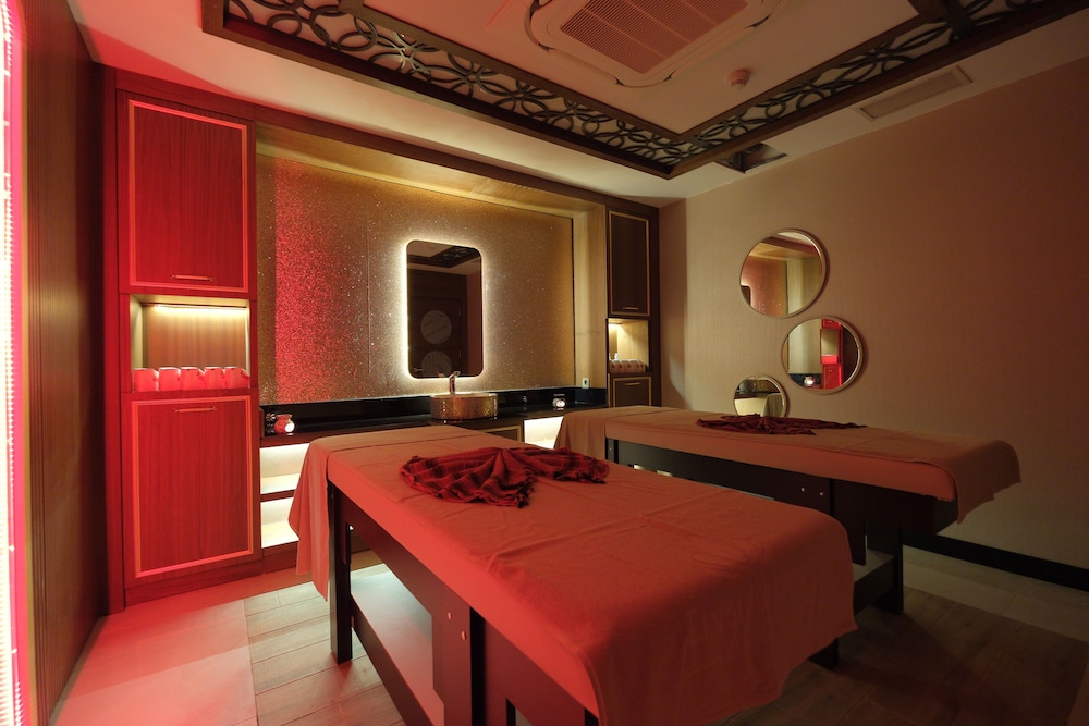 Elysium Deluxe Suites 24/50
