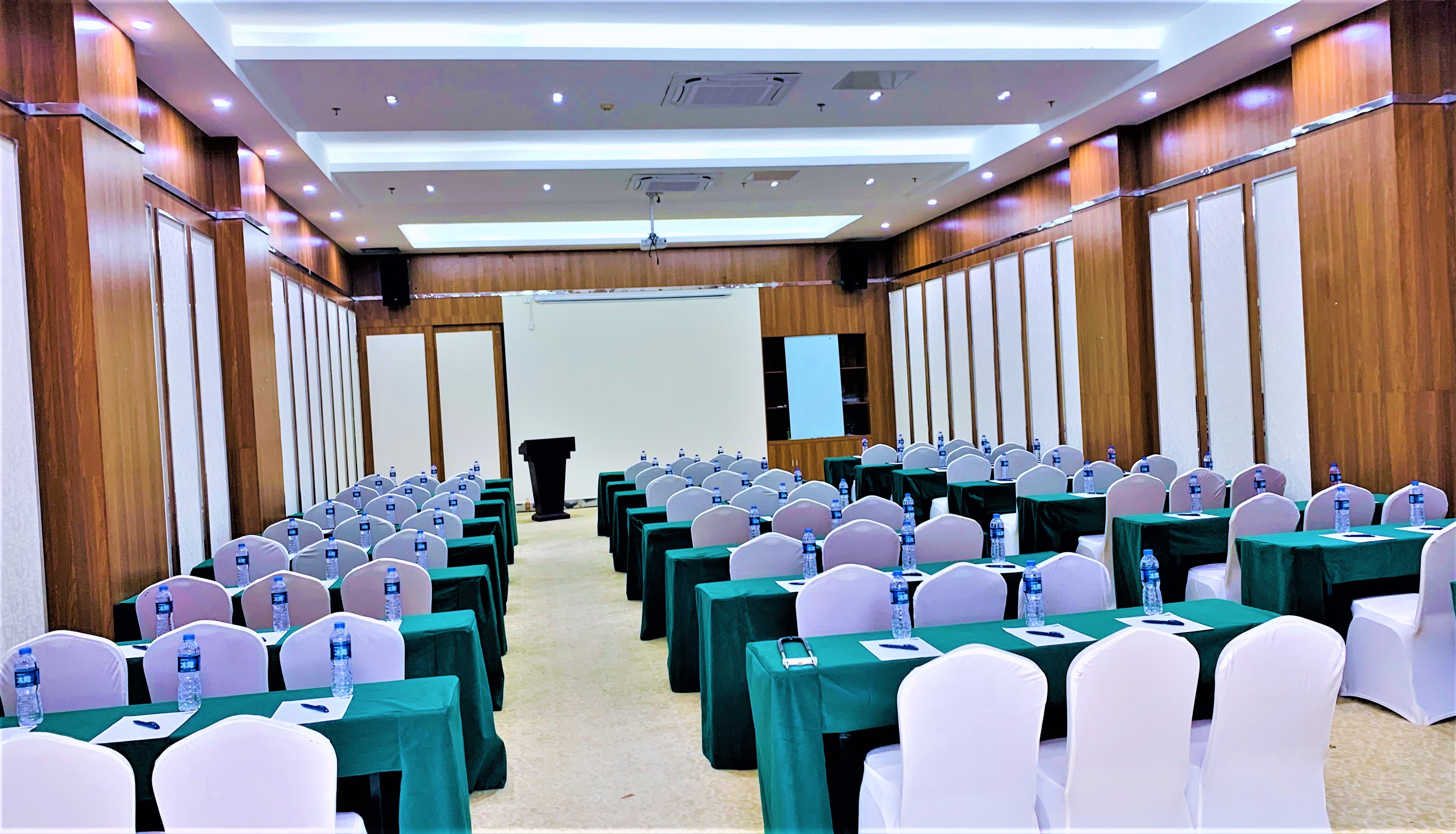 HOLIDAY INN EXPRESS HAIKOU WEST COAST 31/50