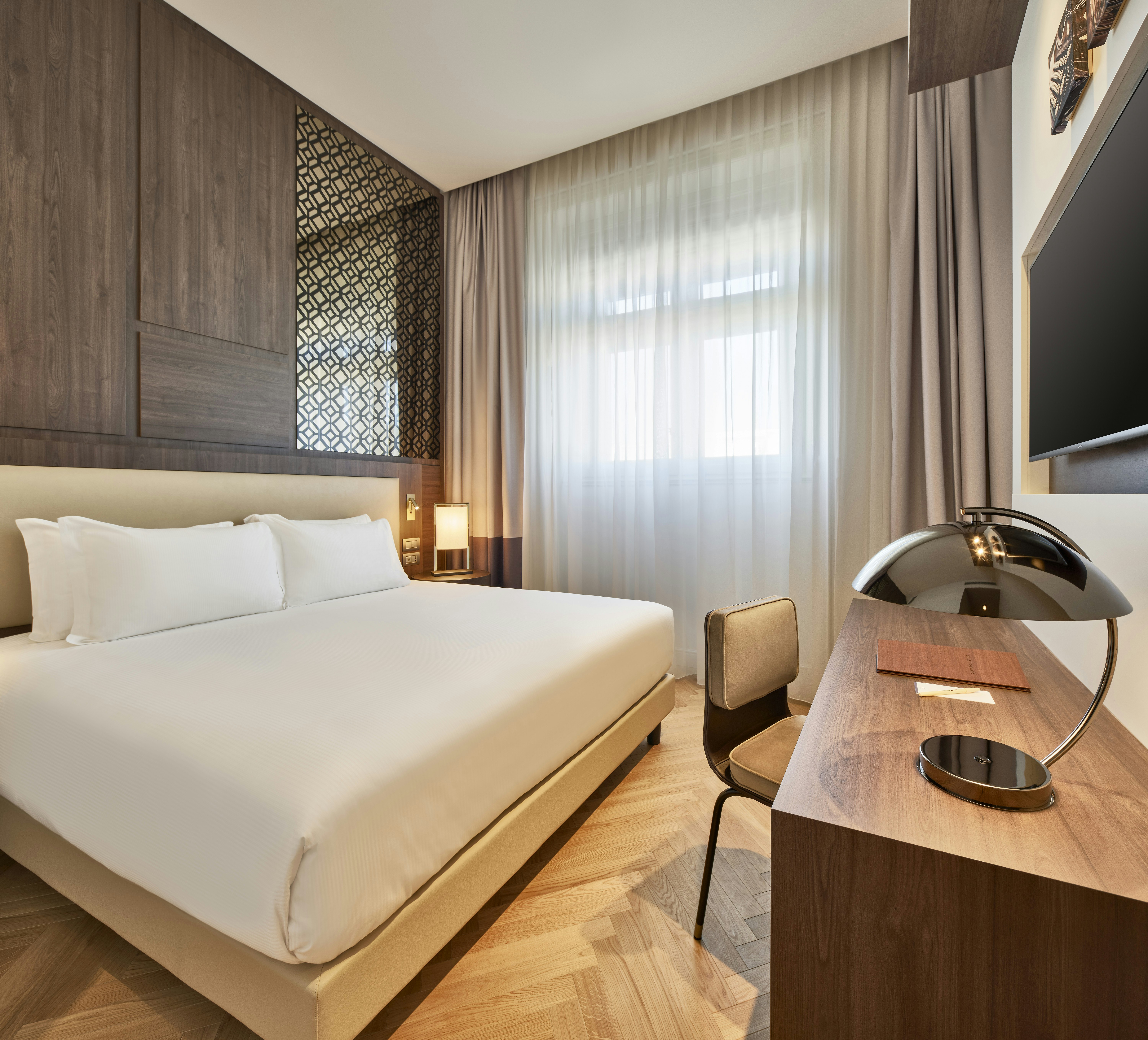 1 BEDROOM, HISTORICAL, SUITE, KING BED