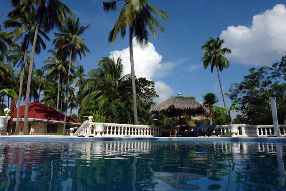 Whispering Palms Island Resort 2/40