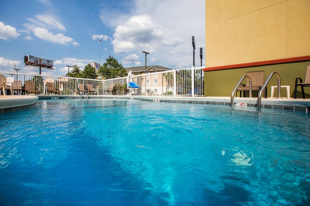 Econo Lodge Valdosta Mall Area 7/33