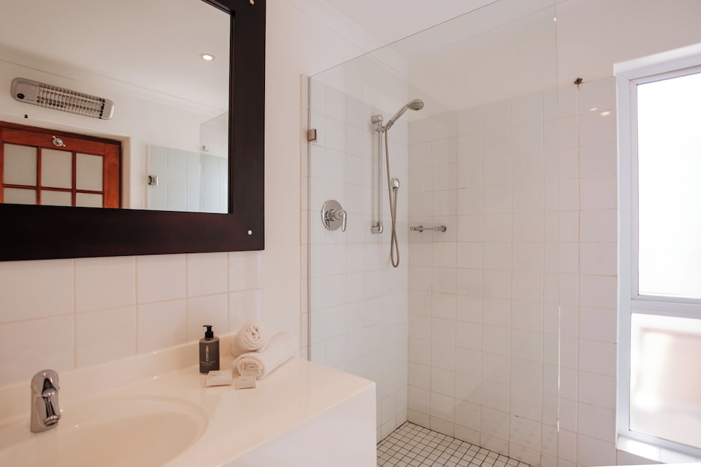 Cape Riviera Guesthouse 50/50